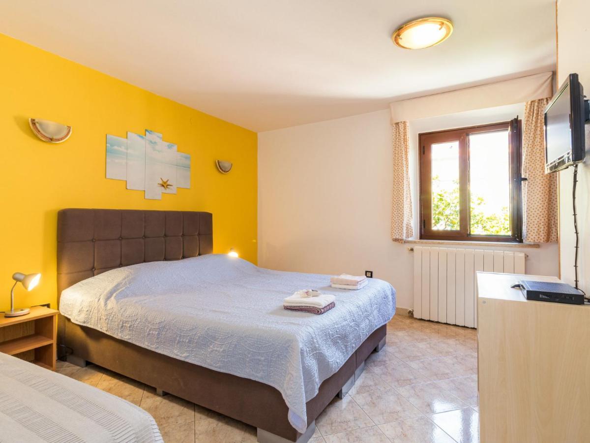Antonella & Napoletano-3 By Interhome * Umag