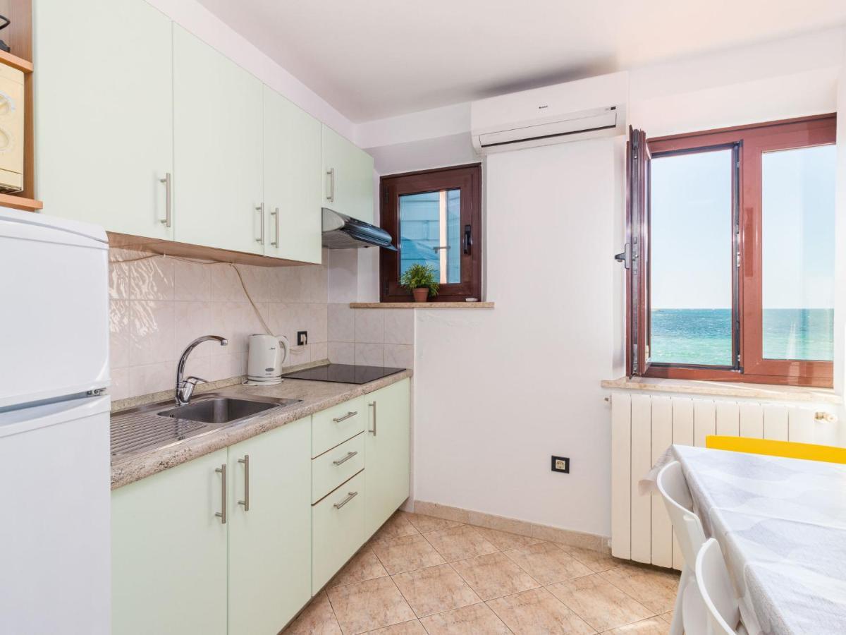 Antonella & Napoletano-3 By Interhome